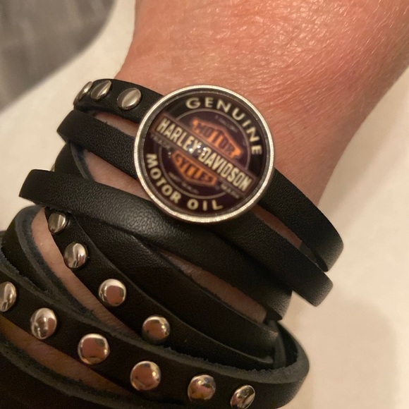 - HD Snap Button Wrap Bracelet - Picture 5 of 12